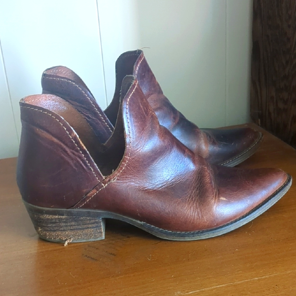 Steve Madden Chestnut Leather Booties